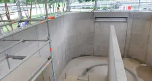 Das Becken wurde für die Dauer der Instandsetzungsarbeiten komplett eingehaust