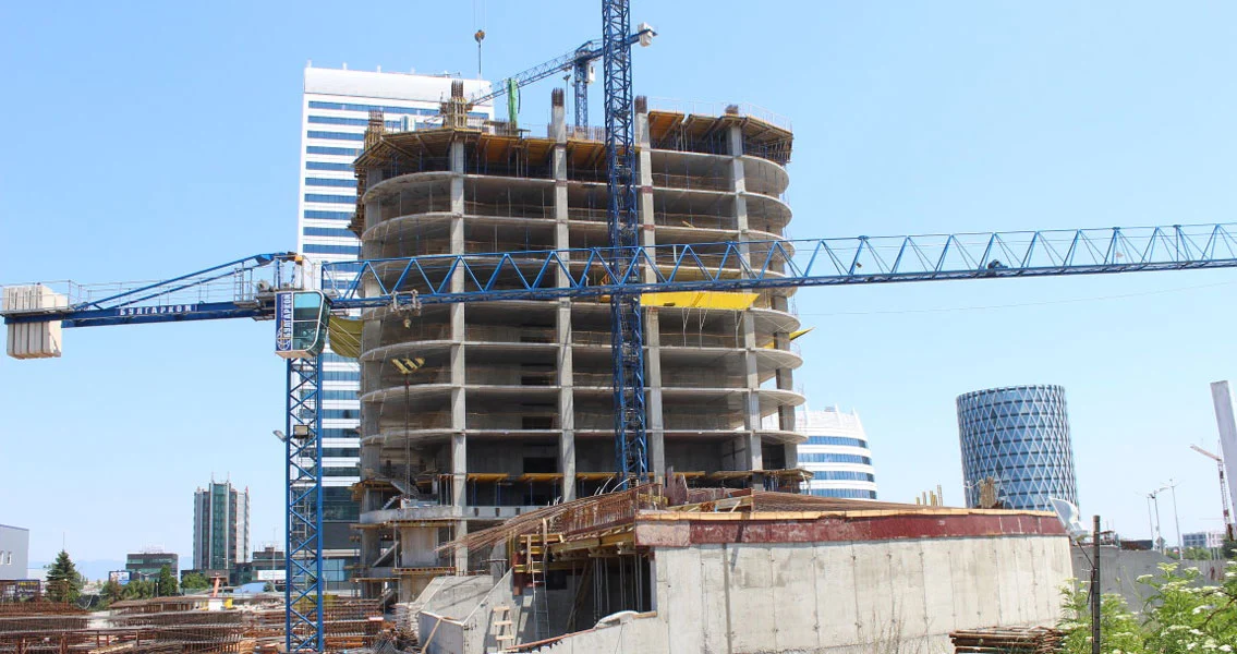 Hochleistungs-Fließmittel der MC stecken im Beton, mit dem das Fundament, der Gebäudekern, die Säulen und die Decken des Sky Fort Business Centers gebaut worden sind.