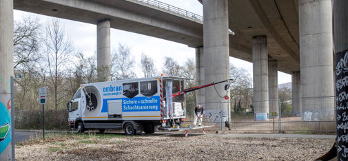 Mit dem MRT-Truck lassen sich Abwasserschächte nicht nur wesentlich einfacher und schneller, sondern auch sicherer und kostengünstiger instand setzen.