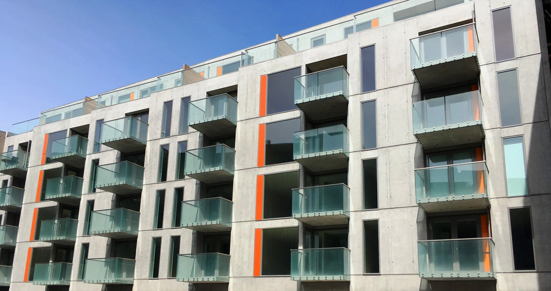 Der Neubau des Wohn- und Geschäftshauses setzt neue Akzente am Hafen von Reykjavik.