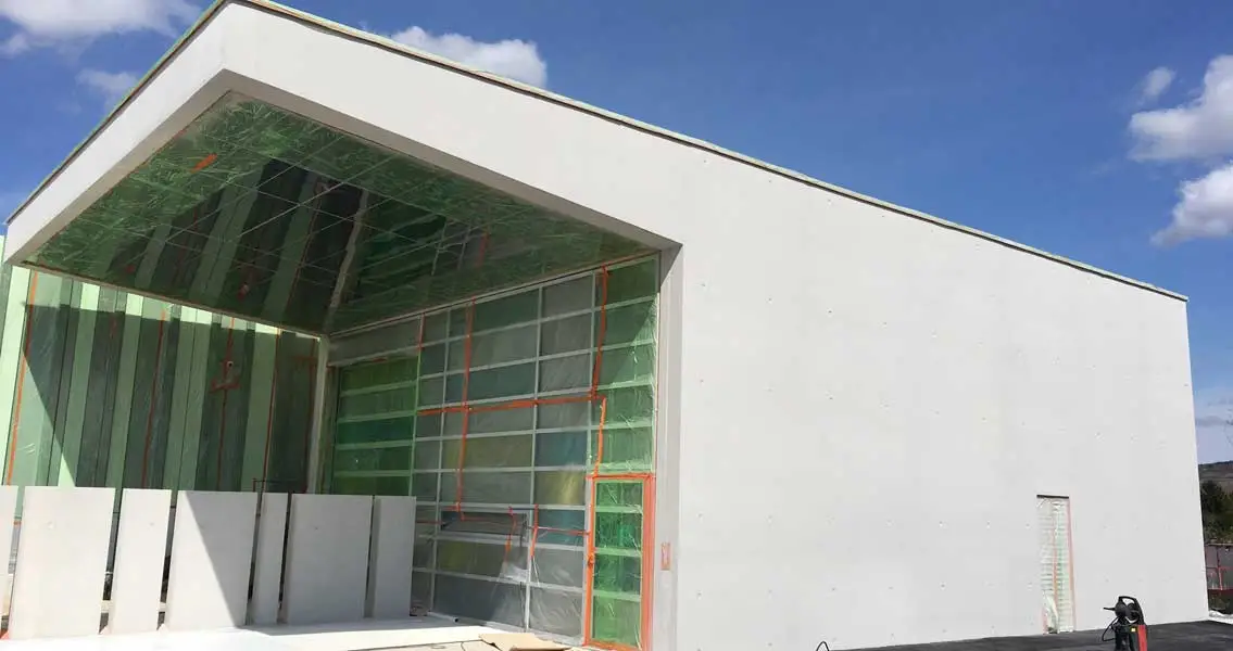 Um beim Maison du Champagne eine schöne, homogene Optik der Betonoberflächen zu erzielen, wurde die Reinacrylat-Dispersion Repacryl der MC verwendet.