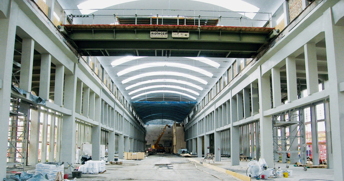 Bei der IBAG-Halle wurden insgesamt 6.200 m² Beton instandgesetzt und 200 Tonnen Mörtel und Spachtel der Nafufill-Serie verbaut.