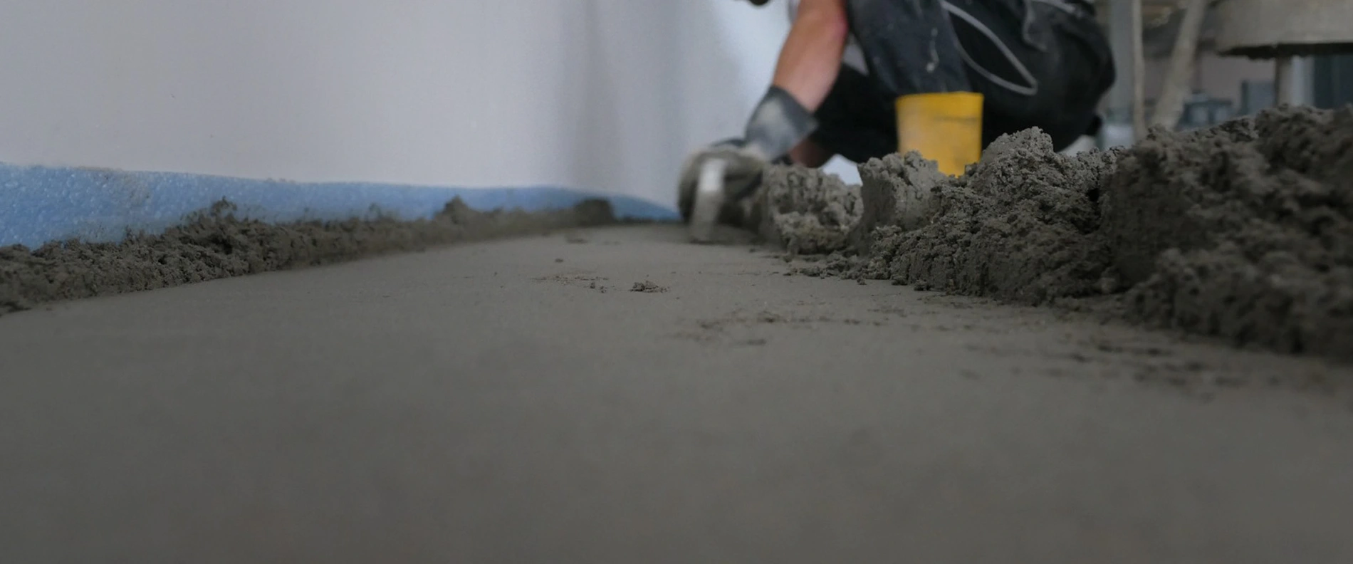 Mit Powerscreed rapid konnten Höchstleistungen beim Estricheinbau im FitX-Studio in Berlin erzielt werden.
