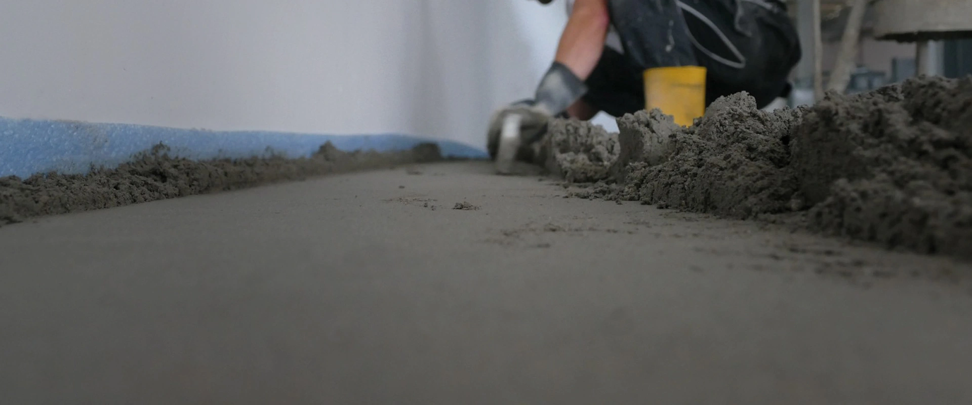 Mit Powerscreed rapid konnten Höchstleistungen beim Estricheinbau im FitX-Studio in Berlin erzielt werden.