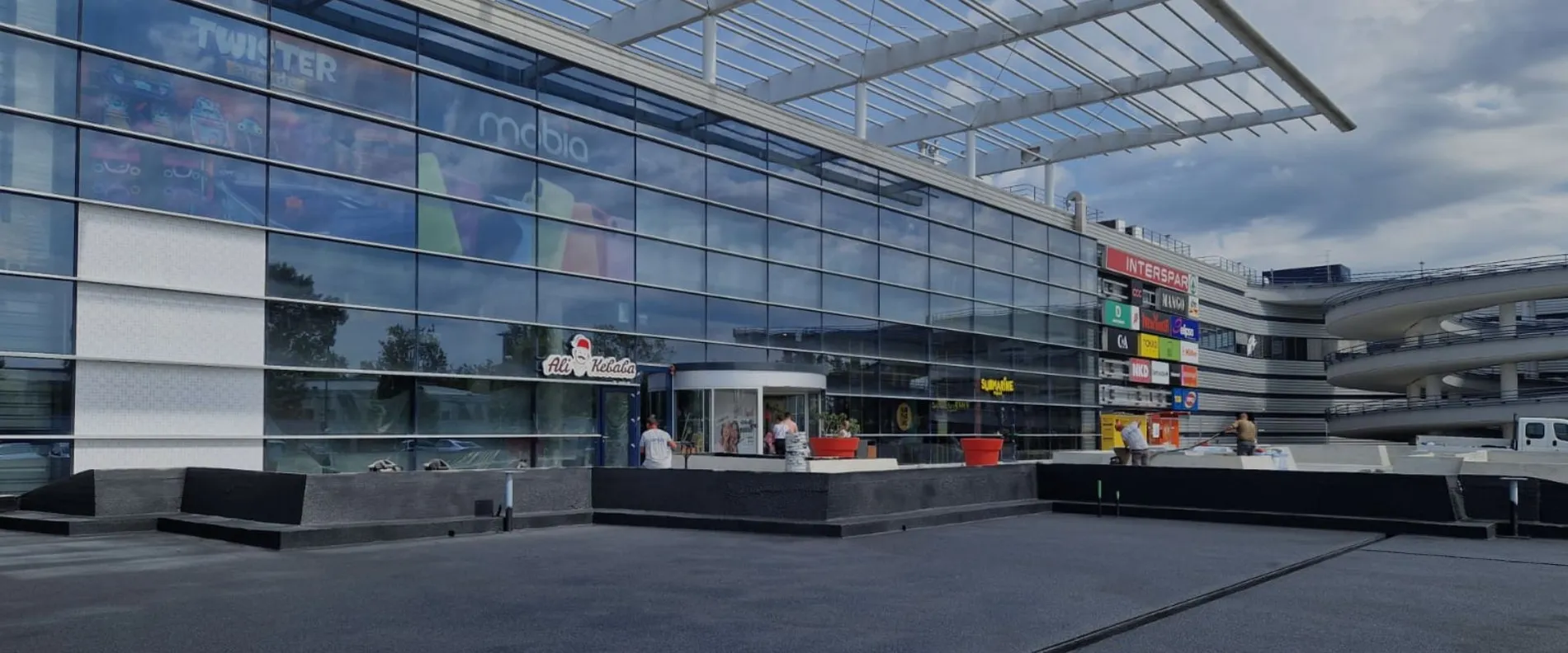 Der Eingang der Green Garden Mall in Zagreb