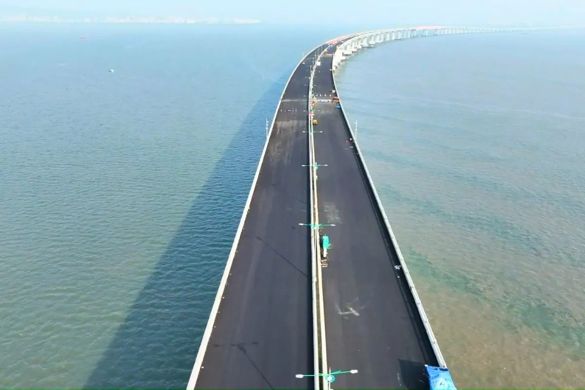 Die Meeresbrücke von oben.
