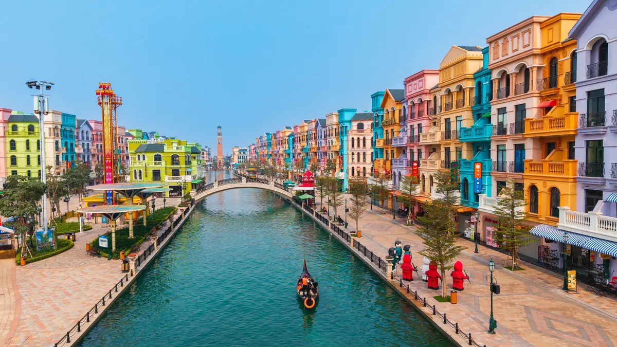 Image of the colourful Renaissance-style buildings