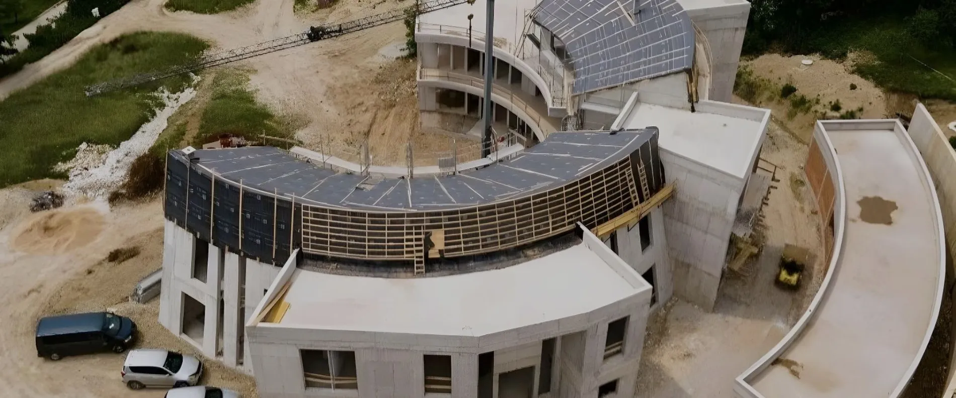 Luftaufnahme des Rohbaus der Luxusvilla