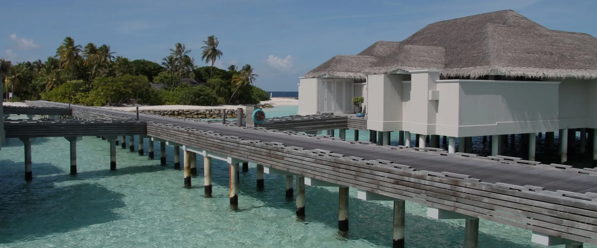 Blick auf eine restaurierte Villa des idyllischen Urlaubsresorts