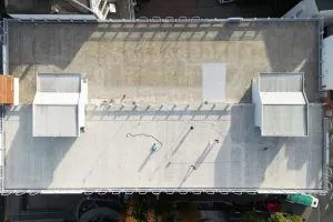 Luftaufnahme des abgestreuten Parkdecks