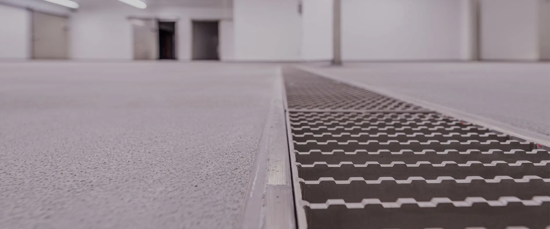 Nahaufnahme des neuen Bodensystems in der Kaviarfabrik