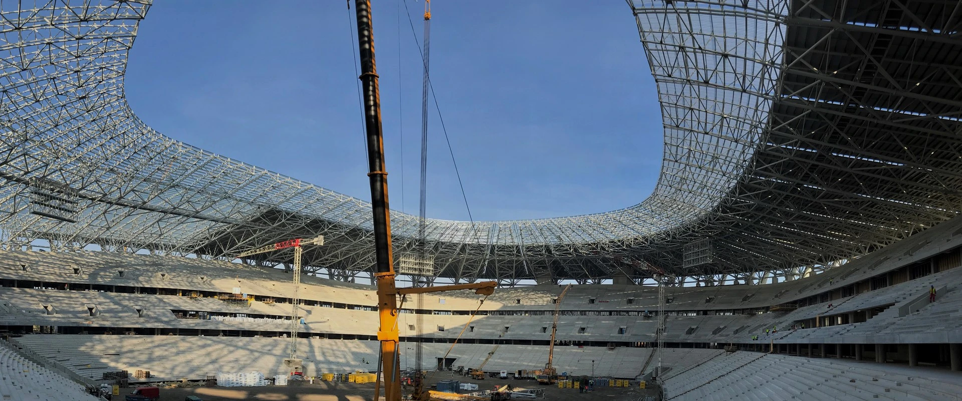MC-DUR TopSpeed auf den Tribünen des neuen Puskás-Stadion