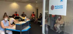 180 Mitarbeiterinnen und Mitarbeiter der MC-Bauchemie haben eine betriebliche Schutzimpfung gegen COVID-19 erhalten.