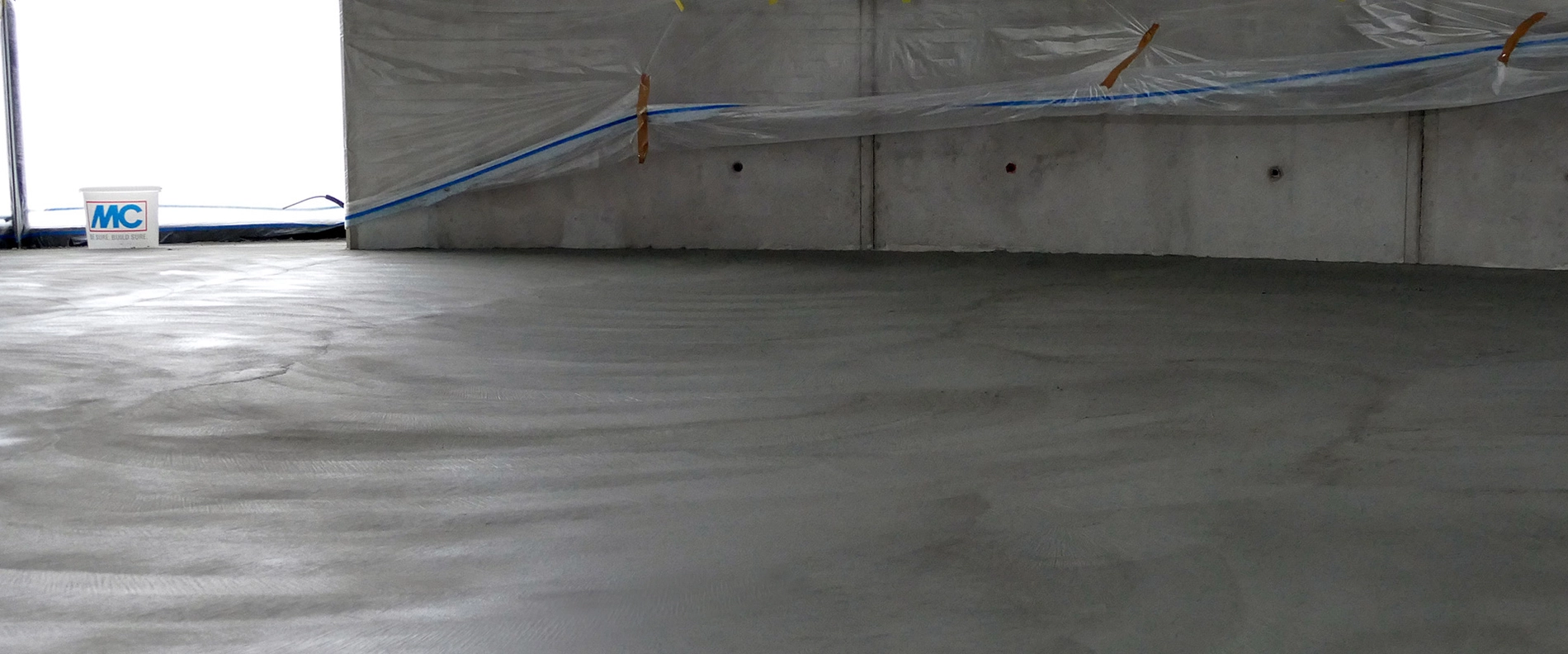 Emcefix floor ist frost-tausalzbeständig und R3-Mörtel nach DIN EN 1504-3