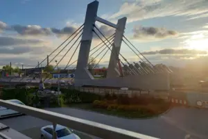 Blick auf die neue Brücke in Polen