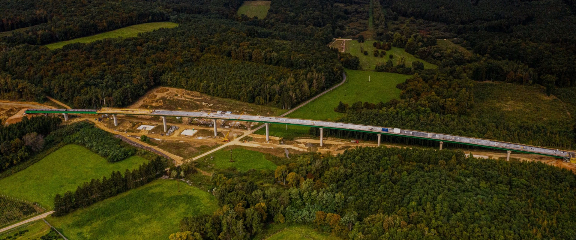 Bau der Talbrücke bei Vasszentmihály in Ungarn
