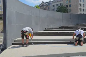 Eine außergewöhnliche, halbrunde Treppenanlage auf dem Theaterplatz in Chemnitz musste saniert werden.