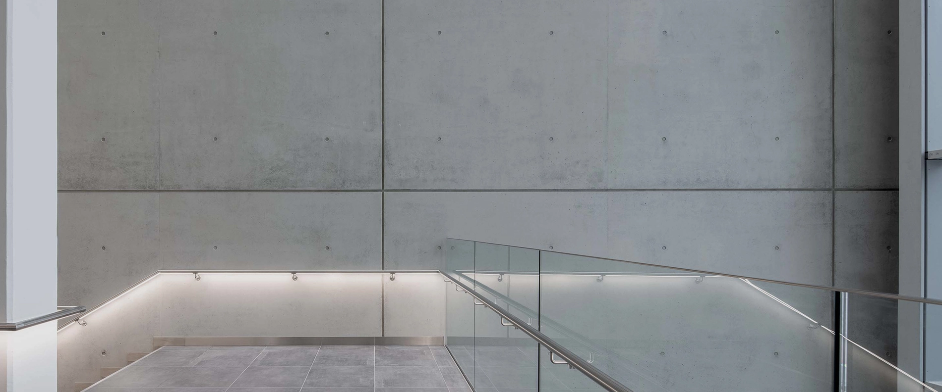 Ortolan Classic 712 ensures low-porous surfaces and high-quality fair-faced concretes. It can be used on the construction site and in the precast plant.